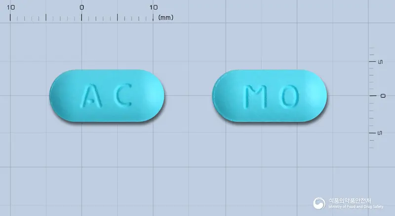 자로펜정 앞뒤 사진 (파란색 장방형, 각인 AC / MO)