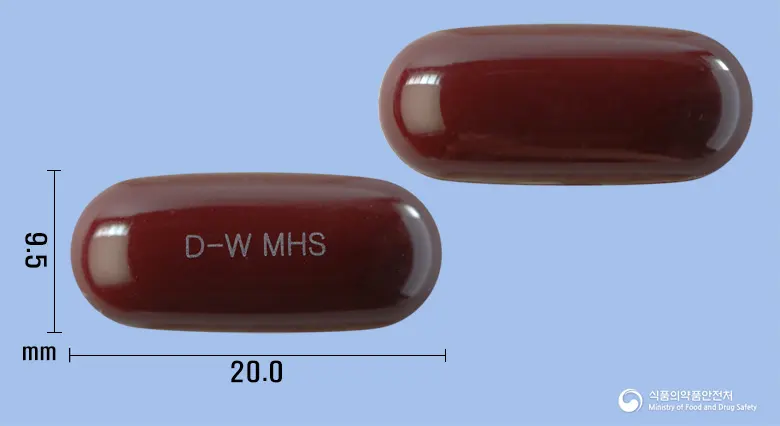 맥스헤파연질캡슐(밀크시슬열매건조엑스) 앞뒤 사진 (빨간색 캡슐, 각인 D-W MHS)