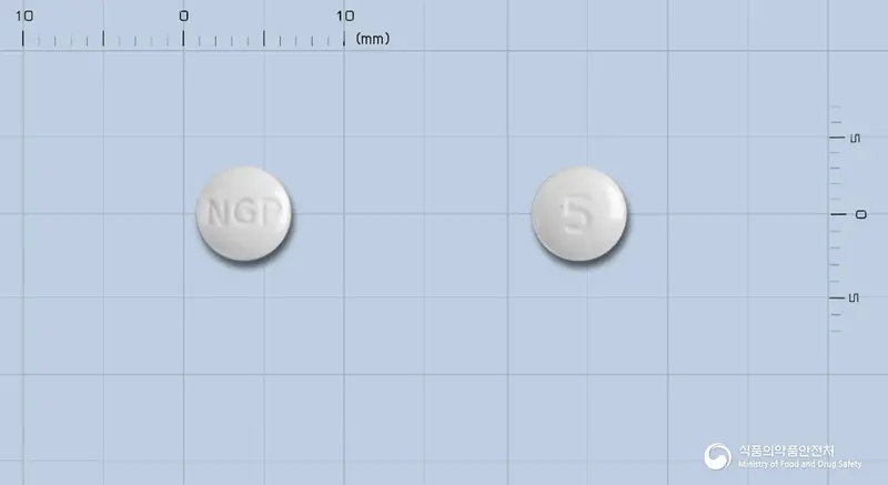 뉴젠이미다프릴정5mg(이미다프릴염산염) 앞뒤 사진 (흰색 원형, 각인 NGP / 5)