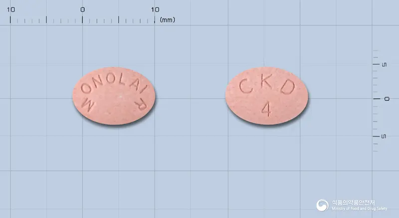 모놀레어츄정4밀리그램(몬테루카스트나트륨) 앞뒤 사진 (분홍색 타원형, 각인 MONOLAIR / CKD4)
