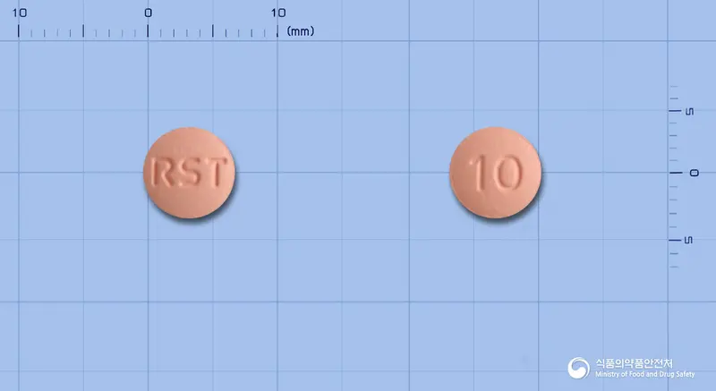로슈타정10밀리그램(로수바스타틴칼슘) 앞뒤 사진 (분홍색 원형, 각인 RST / 10)