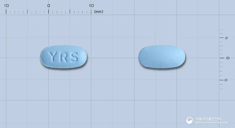 영토넬정150mg(리세드론산나트륨2.5수화물) 앞뒤 사진 (파란색 타원형, 각인 YRS)