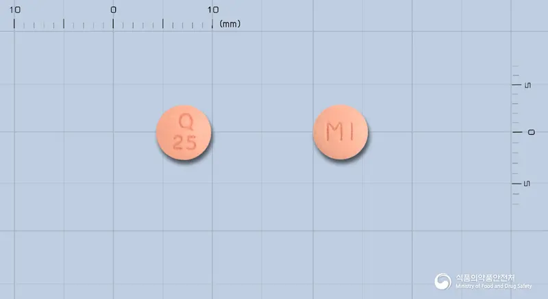큐로켈정25밀리그램(쿠에티아핀푸마르산염) 앞뒤 사진 (분홍색 원형, 각인 Q25 / MI)