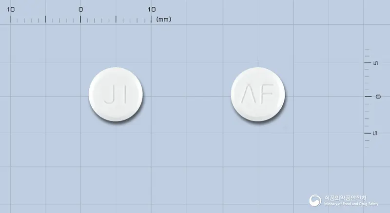 아뎁틴정10밀리그램(아데포비어디피복실) 앞뒤 사진 (흰색 원형, 각인 JI / ΛF)