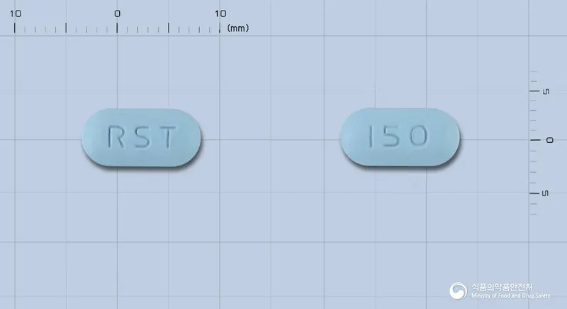 리세토정150밀리그램(리세드론산나트륨2.5수화물) 앞뒤 사진 (파란색 장방형, 각인 RST / 150)
