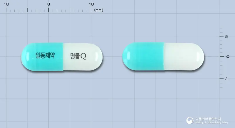 명콜큐캡슐 앞뒤 사진 (청록색 캡슐, 각인 일동제약 명콜Q)
