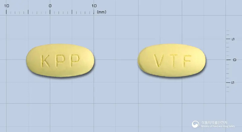 비타린에프정 앞뒤 사진 (노란색 타원형, 각인 KPP / VTF)