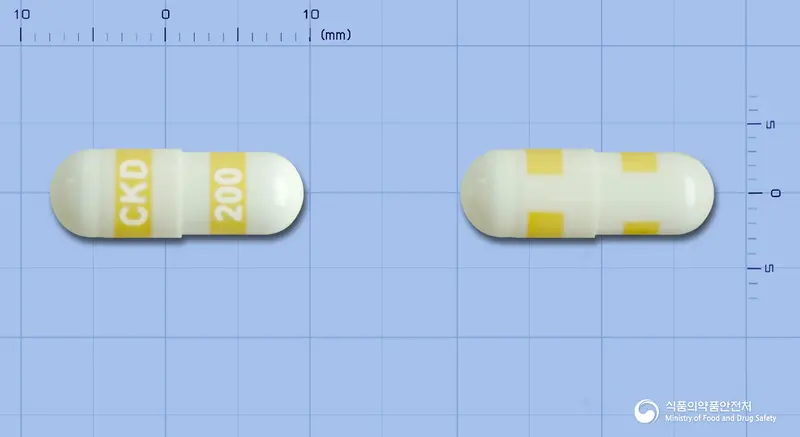 콕스비토캡슐200밀리그램(세레콕시브) 앞뒤 사진 (흰색 캡슐, 각인 CKD200)