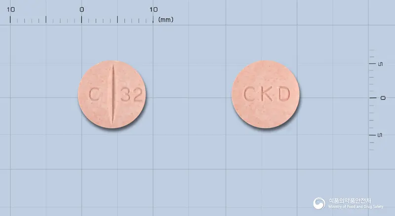 칸데모어정32밀리그램(칸데사르탄실렉세틸) 앞뒤 사진 (분홍색 원형, 각인 C 32 / CKD)