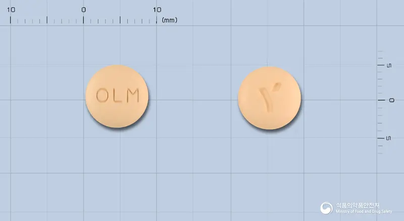 올레사탄플러스정 앞뒤 사진 (주황색 원형, 각인 OLM)