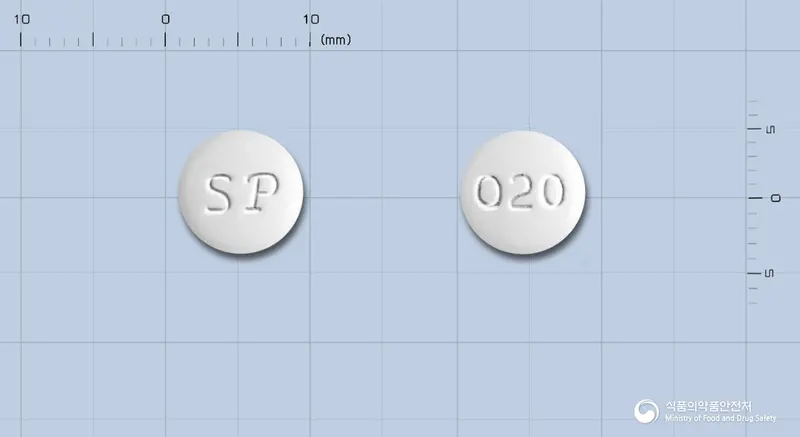 오메르텍정20밀리그램(올메사탄메독소밀) 앞뒤 사진 (흰색 원형, 각인 O20)