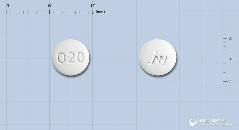 올멕정20밀리그램(올메사탄메독소밀) 앞뒤 사진 (흰색 원형, 각인 O20)