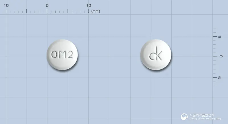 올메론정20밀리그램(올메사탄메독소밀) 앞뒤 사진 (흰색 원형, 각인 OM2)