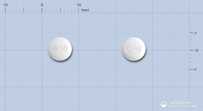 제메텍정10밀리그램(올메사탄메독소밀) 앞뒤 사진 (흰색 원형, 각인 G10 / D-W)