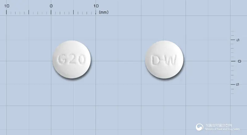 제메텍정20밀리그램(올메사탄메독소밀) 앞뒤 사진 (흰색 원형, 각인 G20 / D-W)