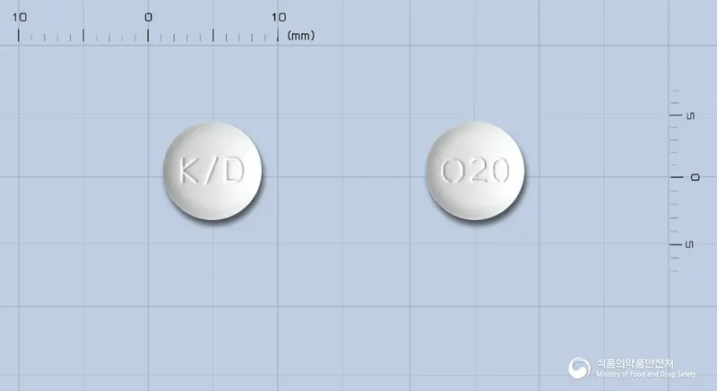올살텍정20밀리그램(올메사탄메독소밀) 앞뒤 사진 (흰색 원형, 각인 K/D / O20)