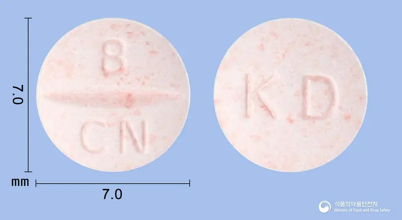 칸사타정8밀리그램(칸데사르탄실렉세틸) 앞뒤 사진 (분홍색 원형, 각인 8 CN / KD)