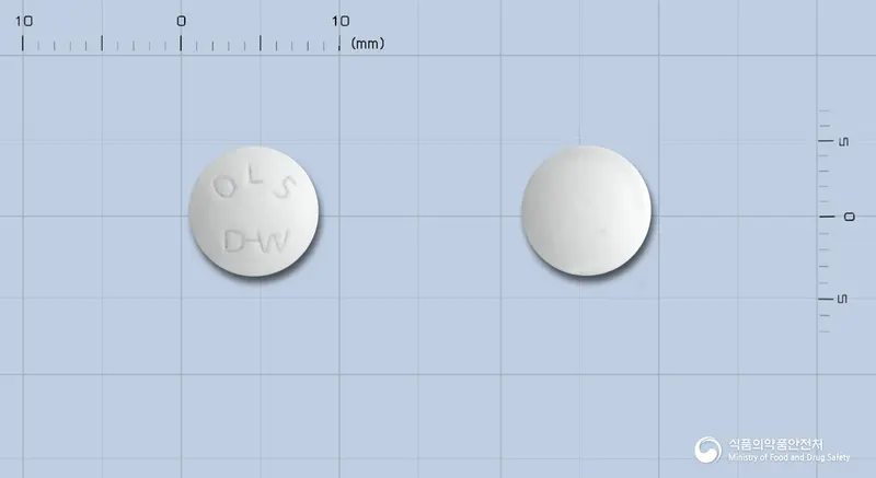 올자핀정5밀리그램(올란자핀) 앞뒤 사진 (흰색 원형, 각인 OL5D-W)
