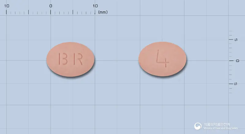 아스루카츄정4mg(몬테루카스트나트륨) 앞뒤 사진 (분홍색 타원형, 각인 BR / 4)