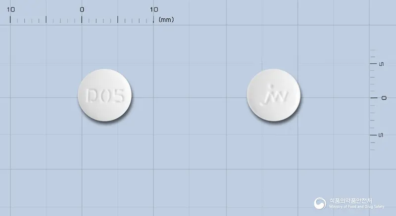 중외도네페질속붕정5밀리그램(도네페질염산염일수화물) 앞뒤 사진 (흰색 원형, 각인 DO5)