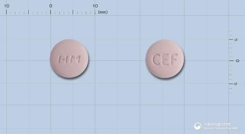 세카펜정100밀리그램(세프카펜피복실염산염수화물) 앞뒤 사진 (분홍색 원형, 각인 HM / CEF)