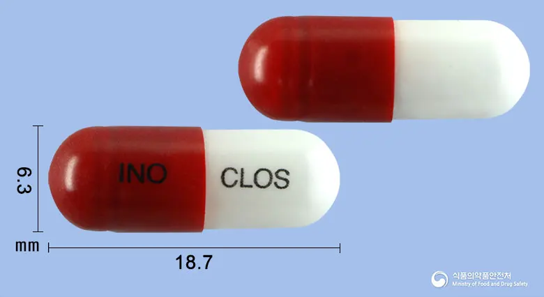 클로스원캡슐 앞뒤 사진 (빨간색 캡슐, 각인 INO CLOS)