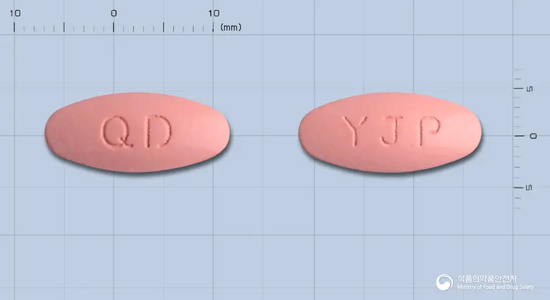 진셀몬큐디정 앞뒤 사진 (분홍색 타원형, 각인 QD / YJP)