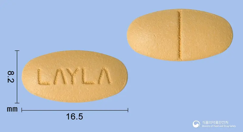 레일라정 앞뒤 사진 (주황색 타원형, 각인 LΛYLΛ)
