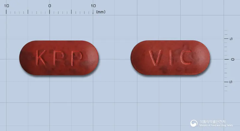 파워빅타민정 앞뒤 사진 (빨간색 장방형, 각인 KPP / VIC)