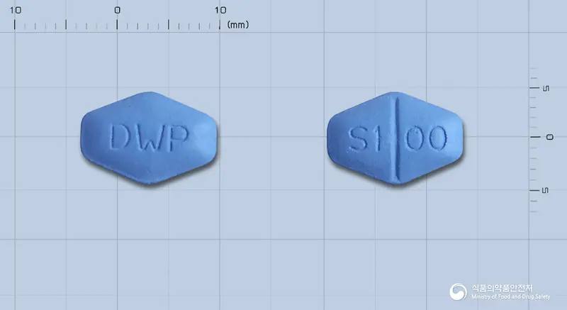 아그나필정100mg(실데나필시트르산염) 앞뒤 사진 (파란색 육각형, 각인 DWP / S1 00)