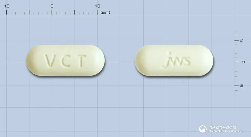 발트리스정500mg(발라시클로비르염산염수화물) 앞뒤 사진 (흰색 장방형, 각인 VCT)