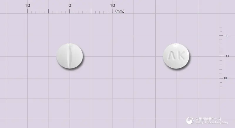 아디펙스정18.75mg(펜터민염산염) 앞뒤 사진 (흰색 원형, 각인 ΛK)
