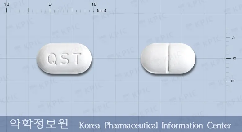 큐에스정 앞뒤 사진 (흰색 장방형, 각인 QST)