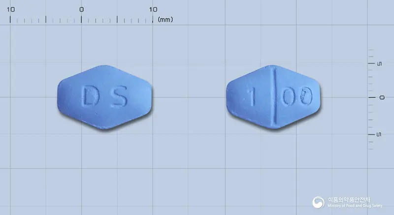 비야정100mg(실데나필시트르산염) 앞뒤 사진 (파란색 육각형, 각인 DS / 1 00)