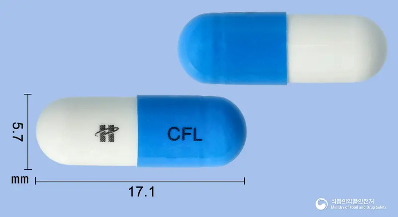 휴클러캡슐(세파클러수화물) 앞뒤 사진 (파란색 캡슐, 각인 CFL)