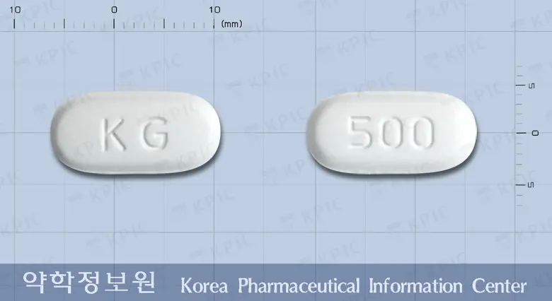 글로포민서방정(메트포르민염산염) 앞뒤 사진 (흰색 타원형, 각인 KG / 500)