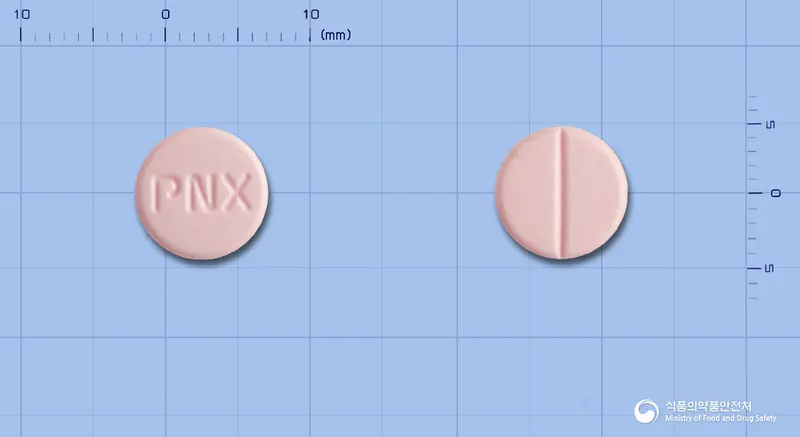 피엠지록소프로펜정(록소프로펜나트륨수화물) 앞뒤 사진 (분홍색 원형, 각인 PNX)