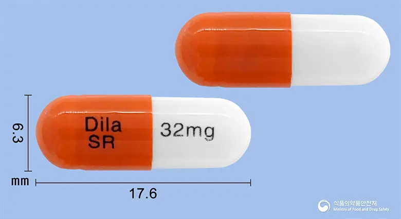 딜라트렌에스알캡슐32밀리그램(카르베딜롤) 앞뒤 사진 (주황색 캡슐, 각인 Dila 32mgSR)