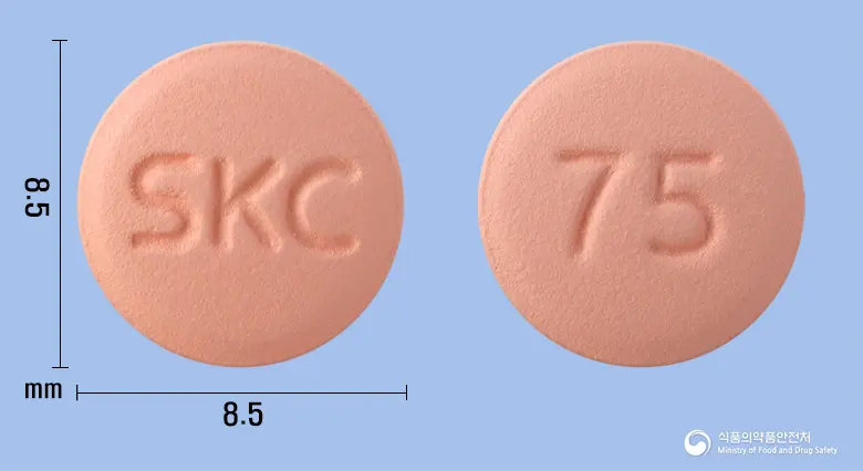 빅토그렐정(클로피도그렐황산염) 앞뒤 사진 (분홍색 원형, 각인 SKC / 75)