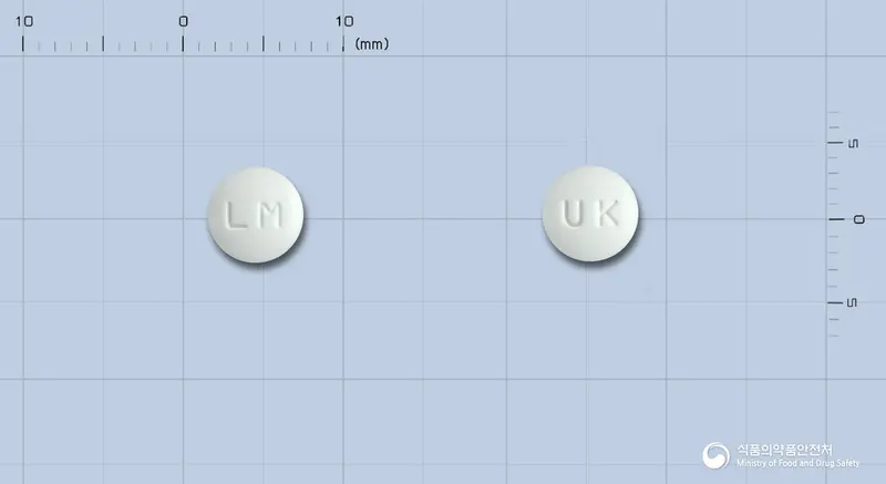 리마스타정(리마프로스트알파덱스) 앞뒤 사진 (흰색 원형, 각인 LM / UK)