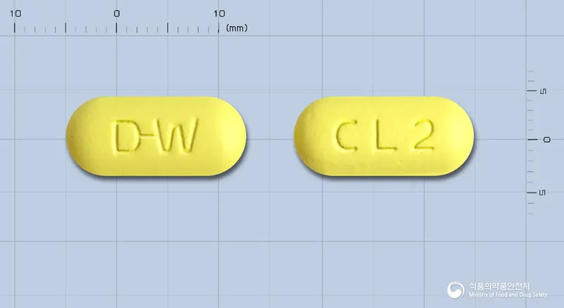 클리어마이신정500mg(클래리트로마이신) 앞뒤 사진 (연두색 장방형, 각인 D-W / CL2)