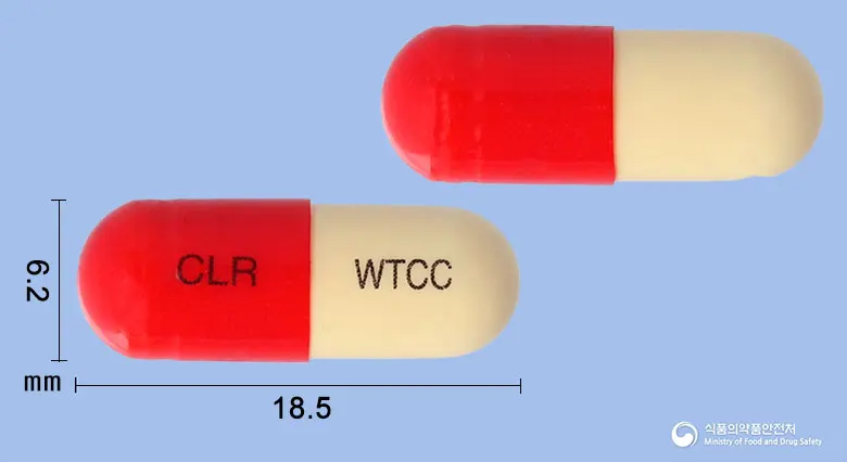 화이투벤씨플러스캡슐 앞뒤 사진 (빨간색 캡슐, 각인 CLR WTCC)