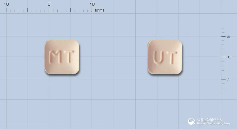 몬트레어정10밀리그램(몬테루카스트나트륨) 앞뒤 사진 (분홍색 사각형, 각인 MT / UT)