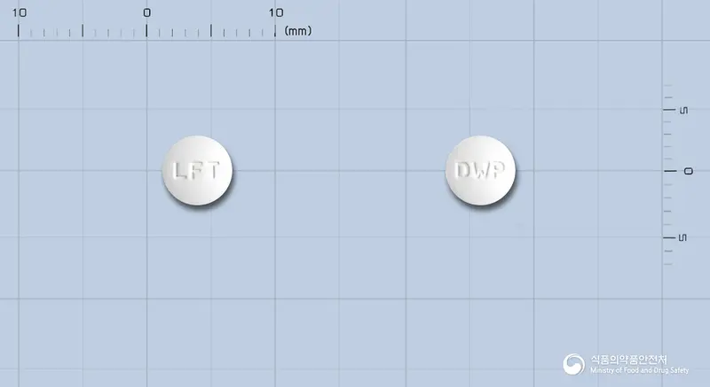 라푸원정(라푸티딘) 앞뒤 사진 (흰색 원형, 각인 LFT / DWP)