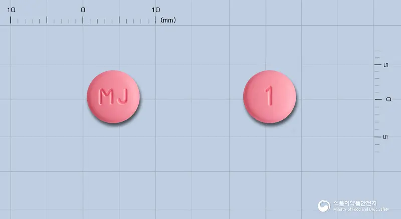 디카엠정 앞뒤 사진 (분홍색 원형, 각인 MJ / 1)