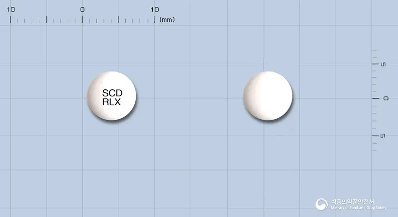 리락손정(에페리손염산염) 앞뒤 사진 (흰색 원형, 각인 SCDRLX)