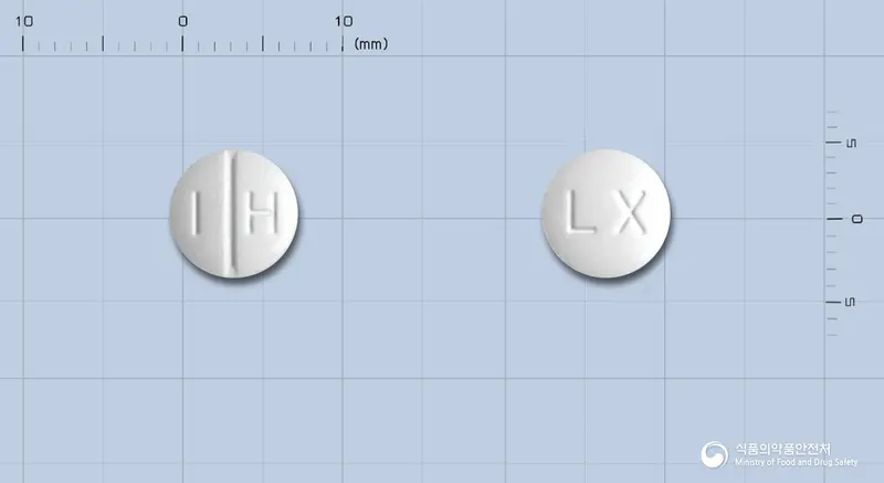 록스로펜정(록소프로펜나트륨수화물) 앞뒤 사진 (흰색 원형, 각인 I H / LX)