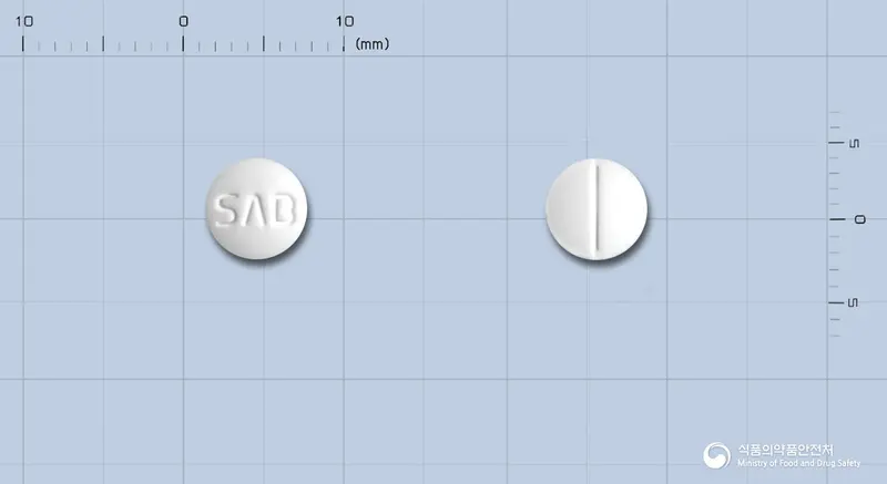 베포린정(베포타스틴살리실산염) 앞뒤 사진 (흰색 원형, 각인 SΛB)
