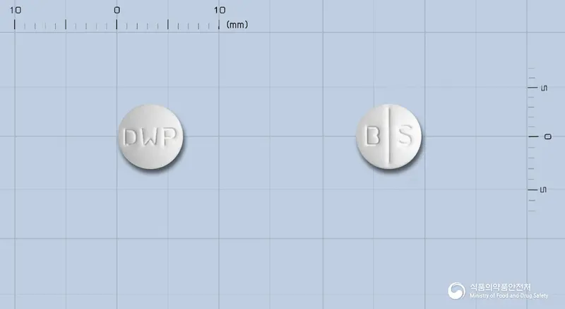 베포스타정(베포타스틴살리실산염) 앞뒤 사진 (흰색 원형, 각인 DWP / B S)