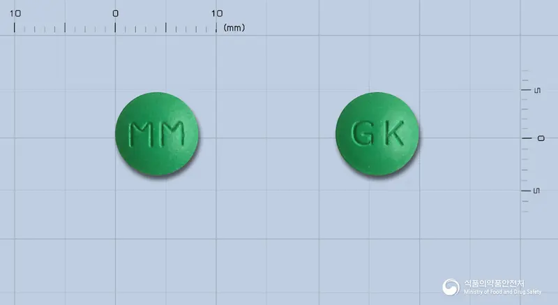 징코로민정(은행엽건조엑스) 앞뒤 사진 (초록색 원형, 각인 MM / GK)